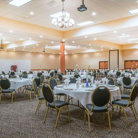 Ramada By Wyndham Des Moines Tropics Resort & Conference Ctr Urbandale Eksteriør billede