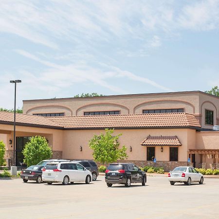 Ramada By Wyndham Des Moines Tropics Resort & Conference Ctr Urbandale Eksteriør billede