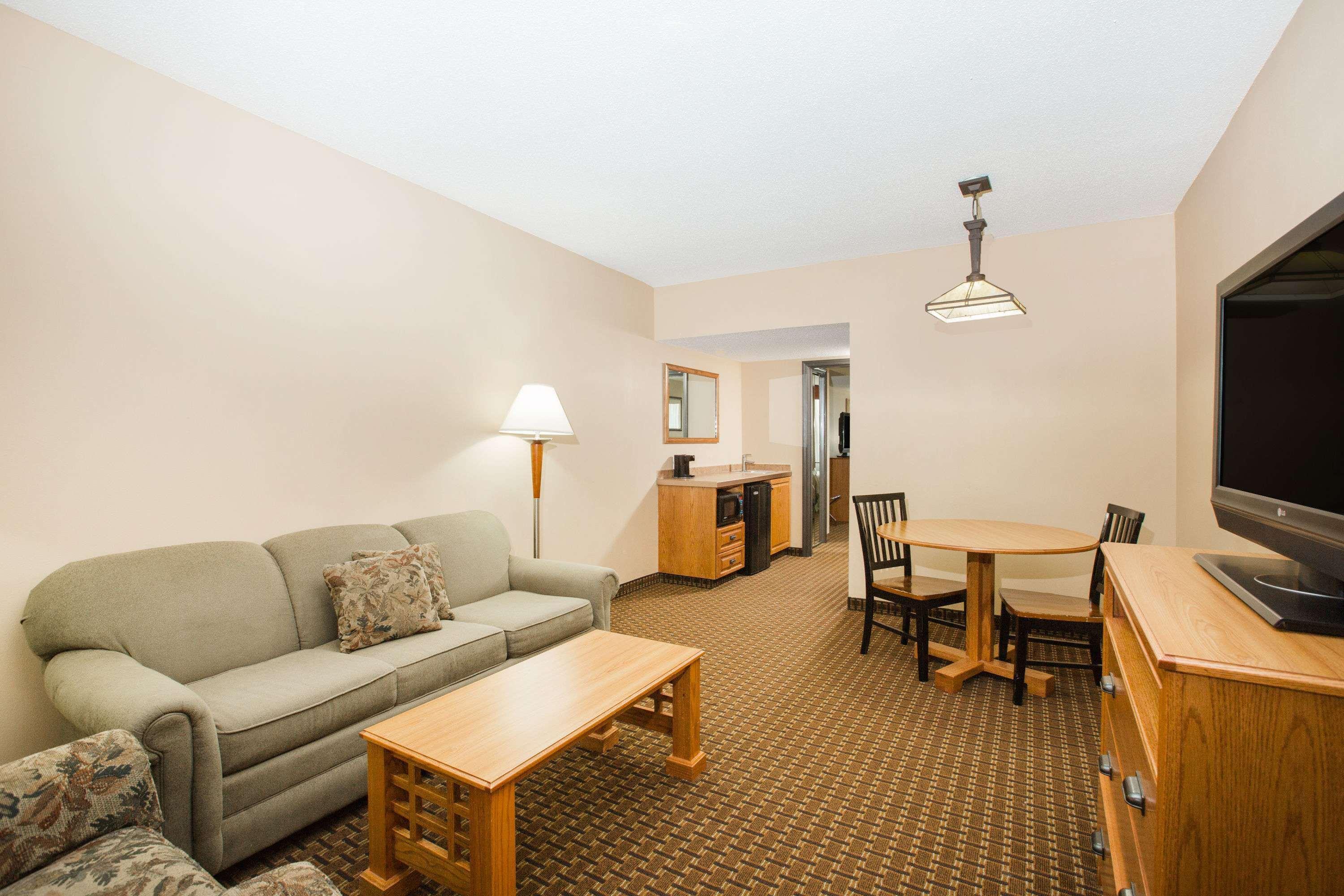 Ramada By Wyndham Des Moines Tropics Resort & Conference Ctr Urbandale Eksteriør billede