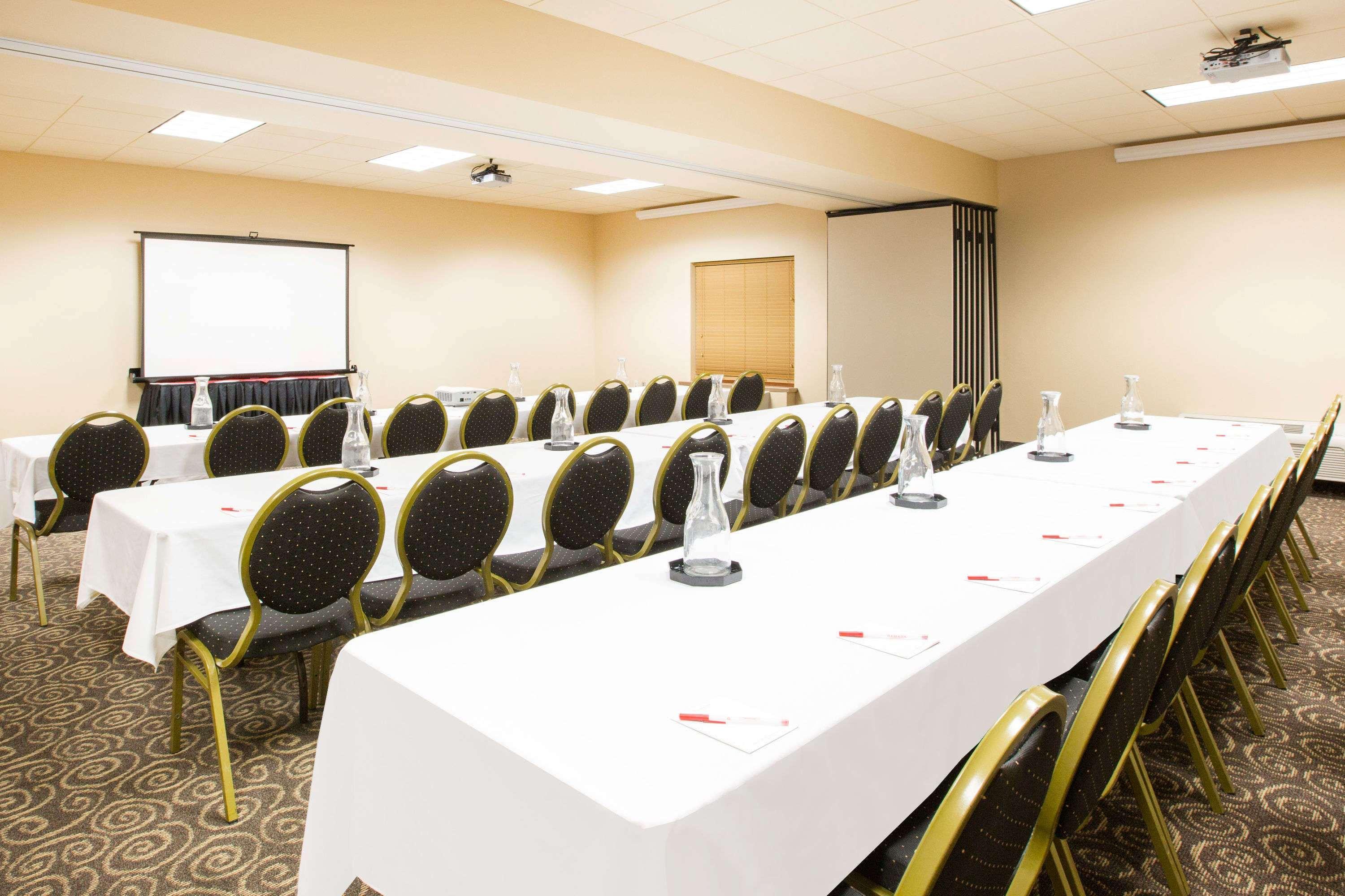 Ramada By Wyndham Des Moines Tropics Resort & Conference Ctr Urbandale Eksteriør billede