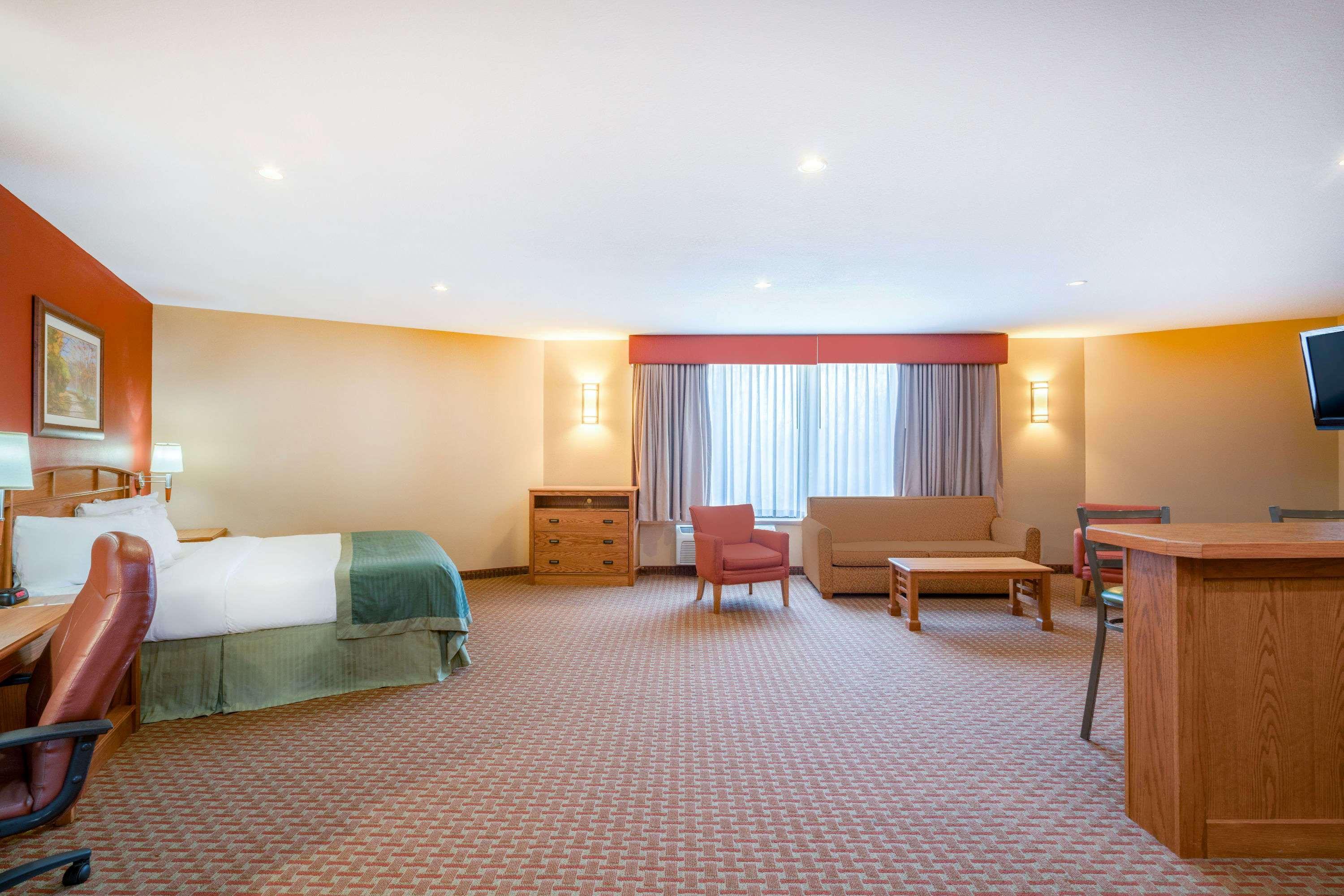 Ramada By Wyndham Des Moines Tropics Resort & Conference Ctr Urbandale Eksteriør billede
