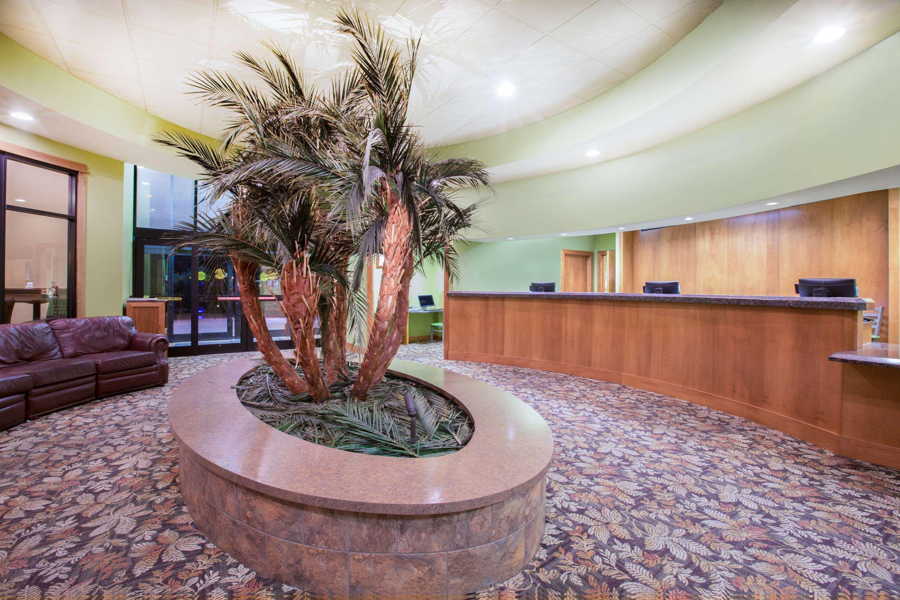 Ramada By Wyndham Des Moines Tropics Resort & Conference Ctr Urbandale Eksteriør billede