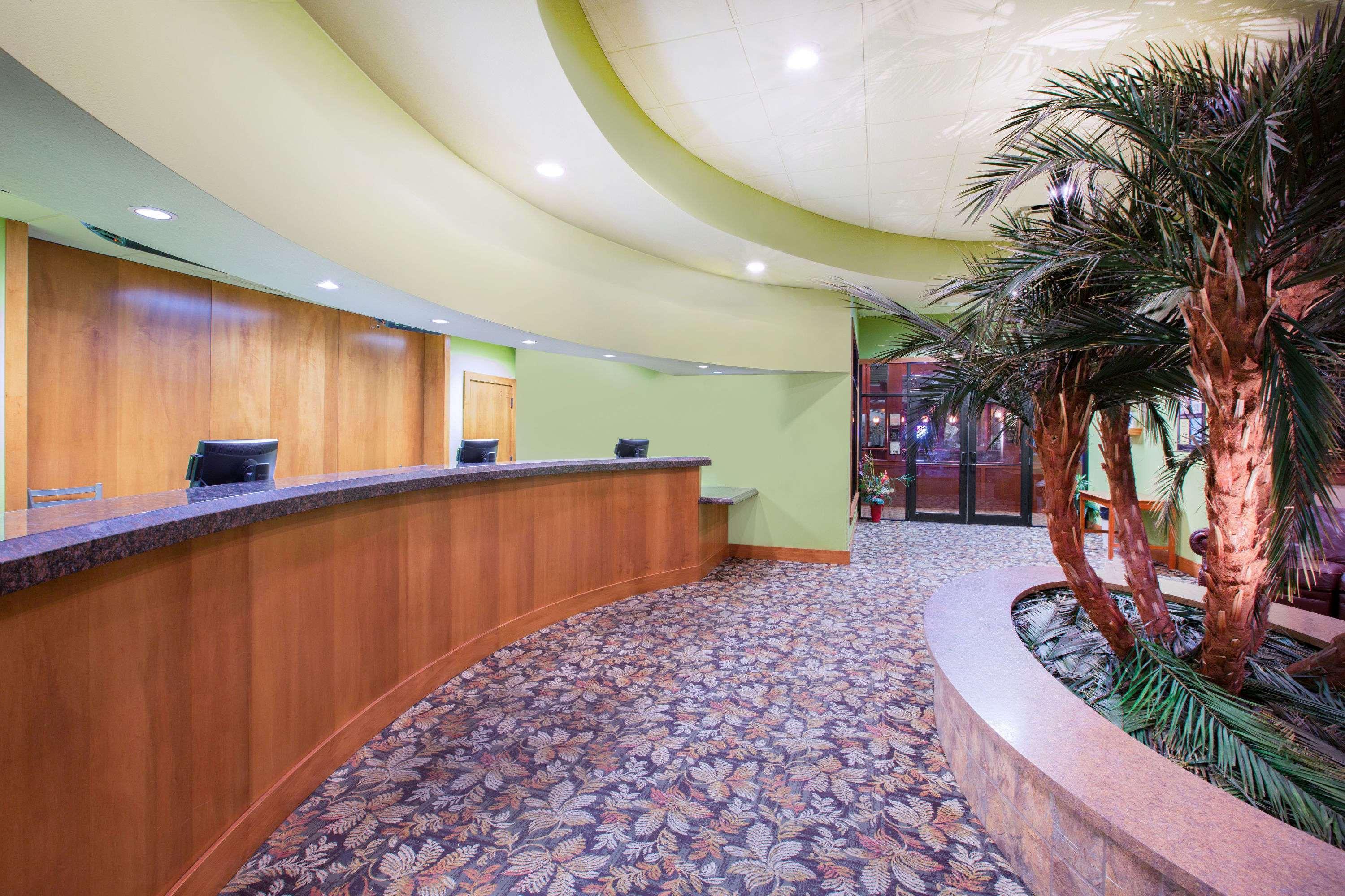 Ramada By Wyndham Des Moines Tropics Resort & Conference Ctr Urbandale Eksteriør billede
