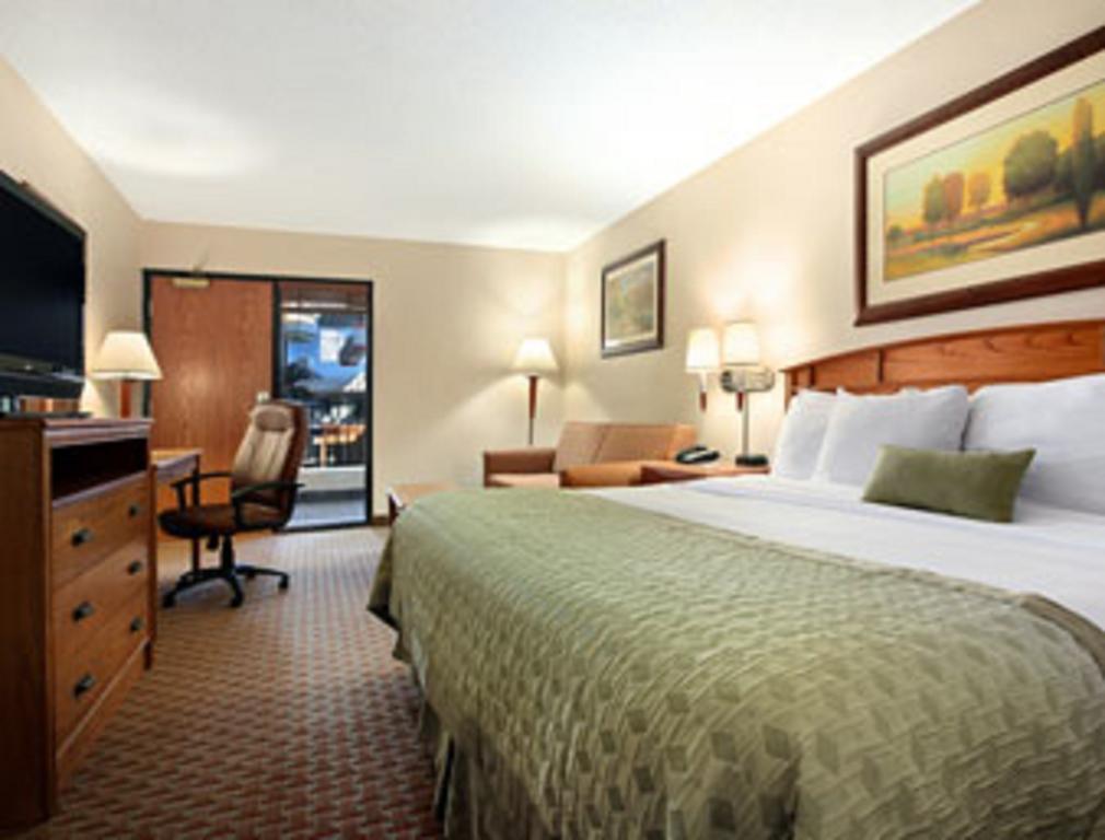 Ramada By Wyndham Des Moines Tropics Resort & Conference Ctr Urbandale Værelse billede